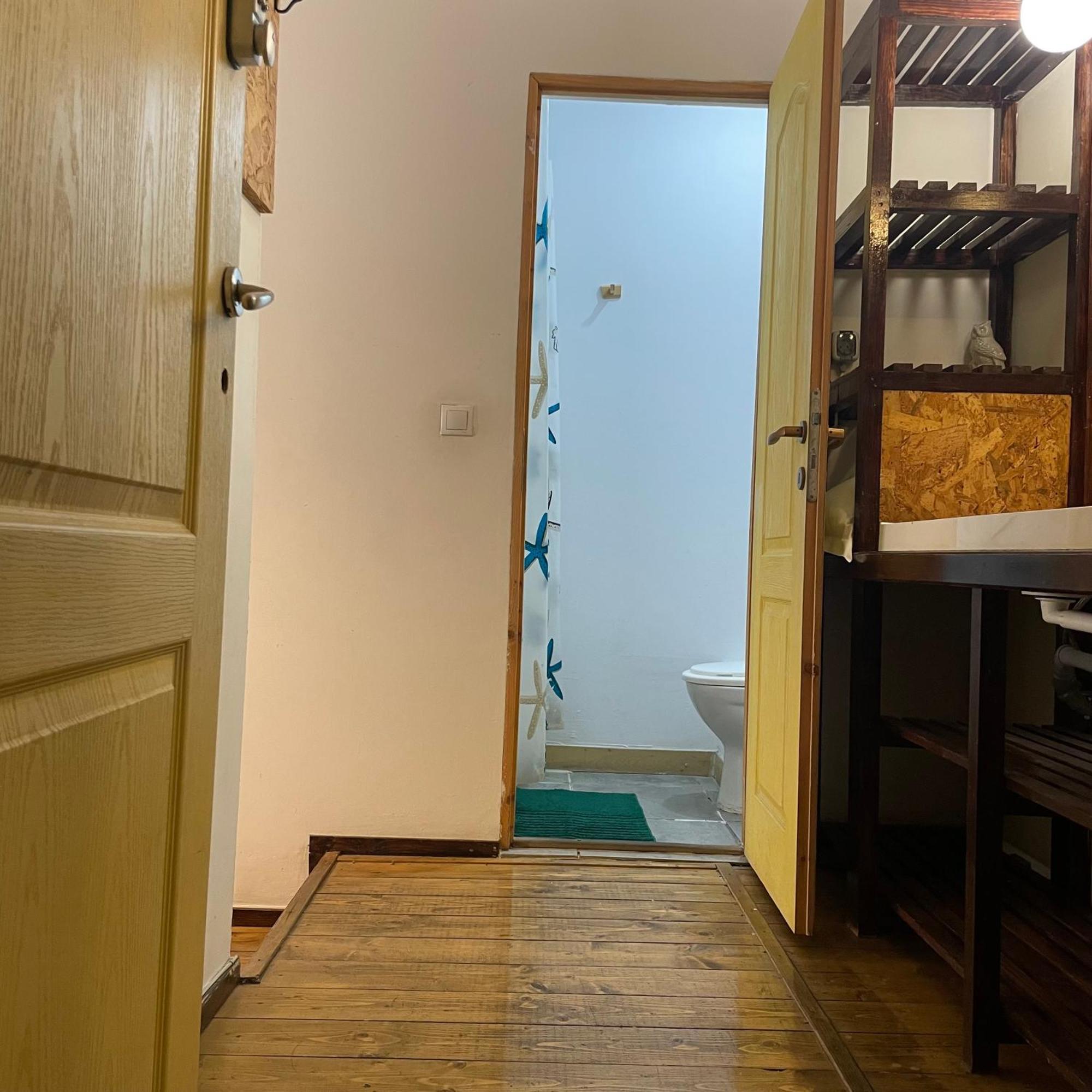 Victoria Poshtel Bucharest Hostel Ngoại thất bức ảnh