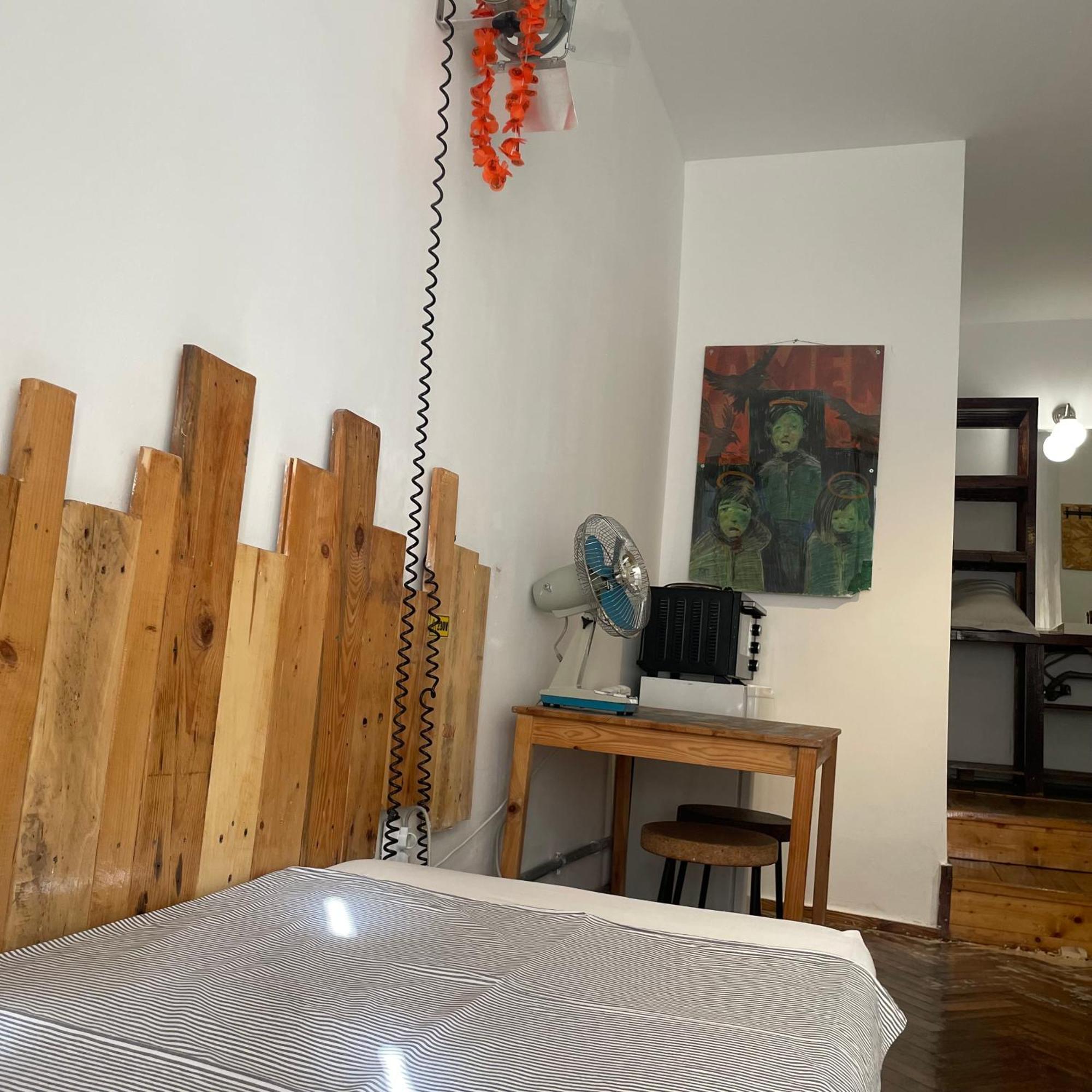 Victoria Poshtel Bucharest Hostel Ngoại thất bức ảnh