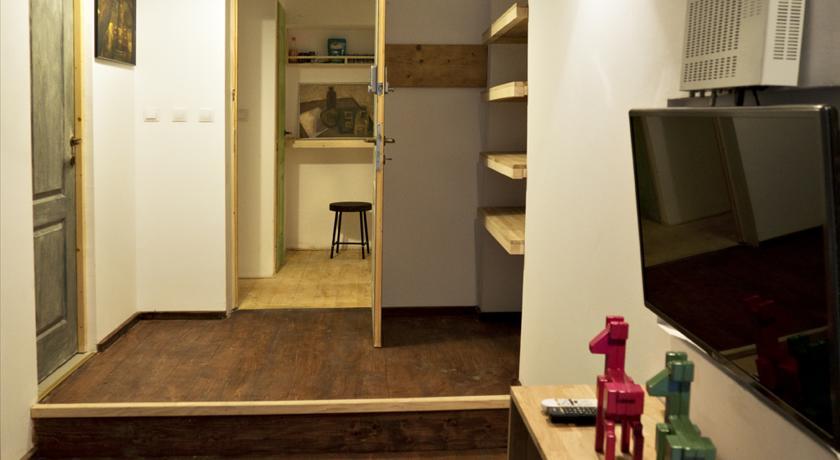 Victoria Poshtel Bucharest Hostel Ngoại thất bức ảnh