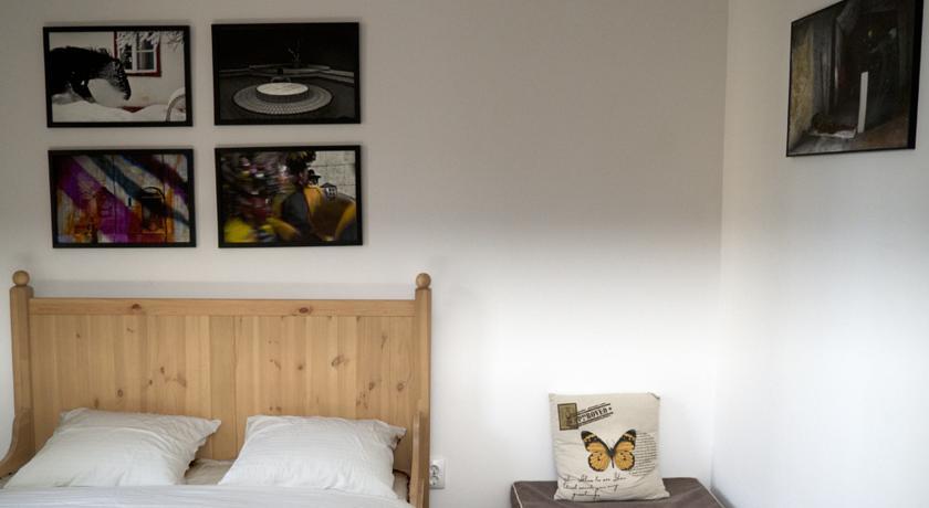 Victoria Poshtel Bucharest Hostel Ngoại thất bức ảnh