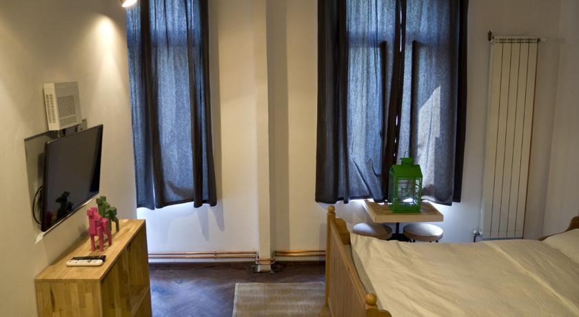 Victoria Poshtel Bucharest Hostel Ngoại thất bức ảnh