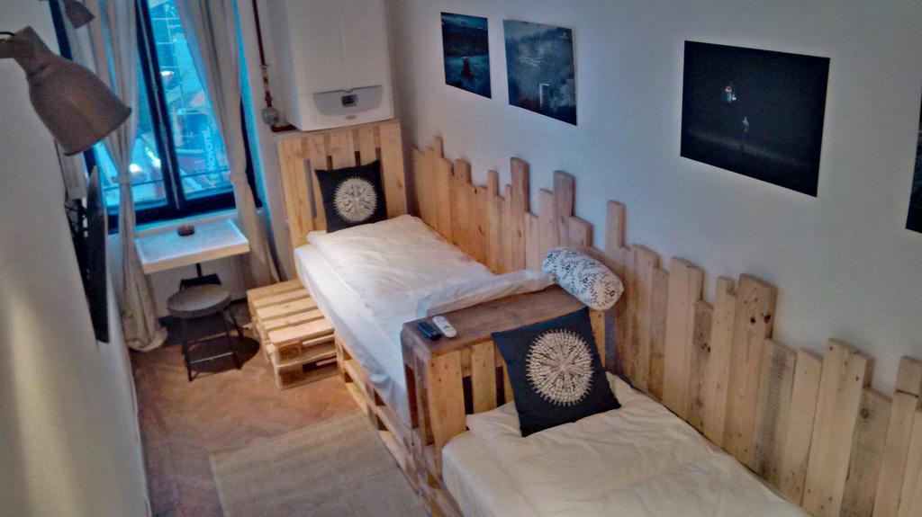 Victoria Poshtel Bucharest Hostel Ngoại thất bức ảnh