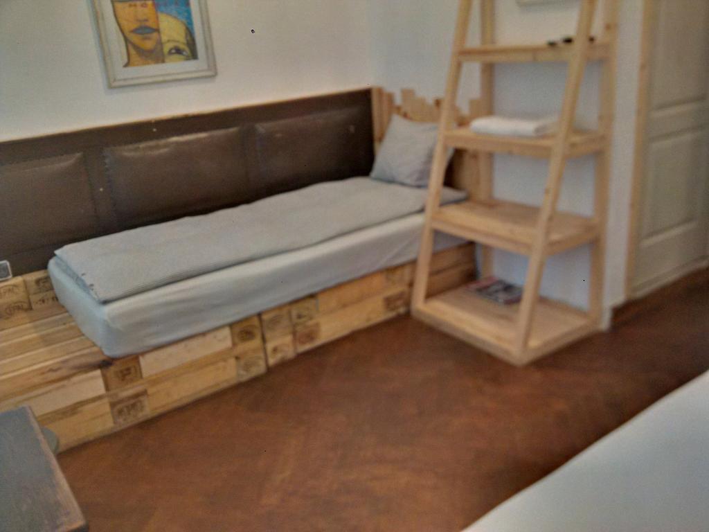 Victoria Poshtel Bucharest Hostel Ngoại thất bức ảnh