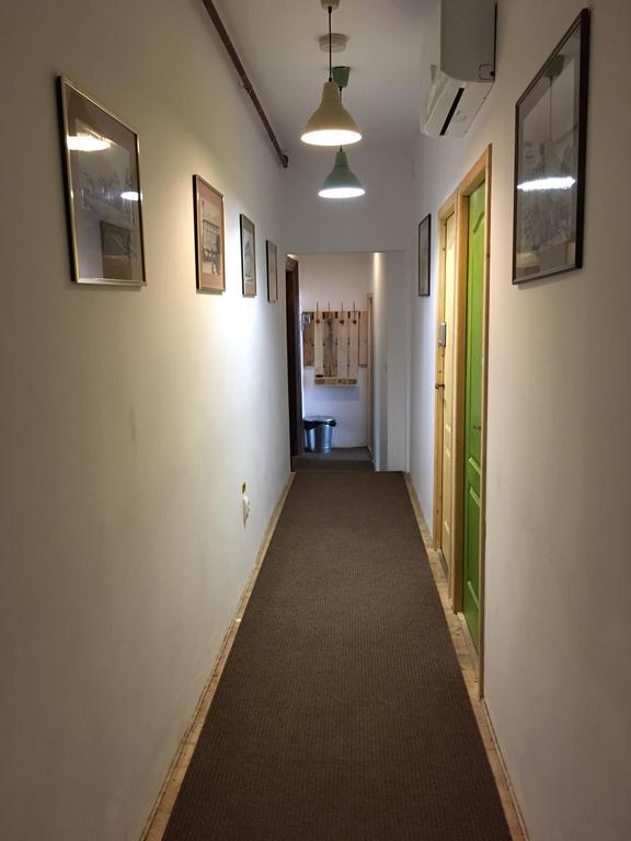 Victoria Poshtel Bucharest Hostel Ngoại thất bức ảnh