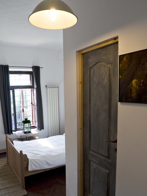 Victoria Poshtel Bucharest Hostel Ngoại thất bức ảnh