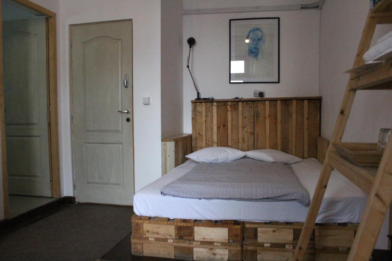 Victoria Poshtel Bucharest Hostel Ngoại thất bức ảnh