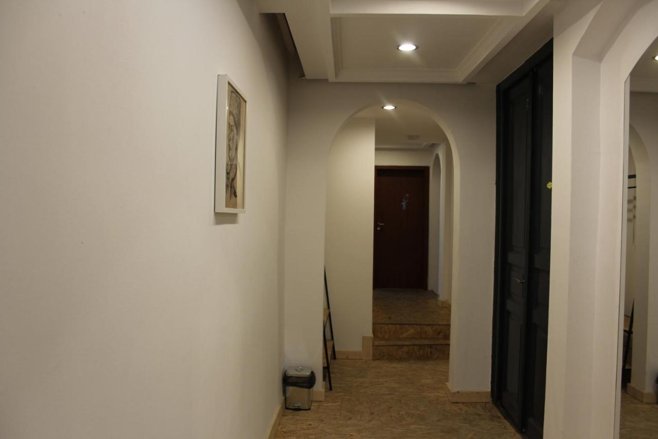 Victoria Poshtel Bucharest Hostel Ngoại thất bức ảnh