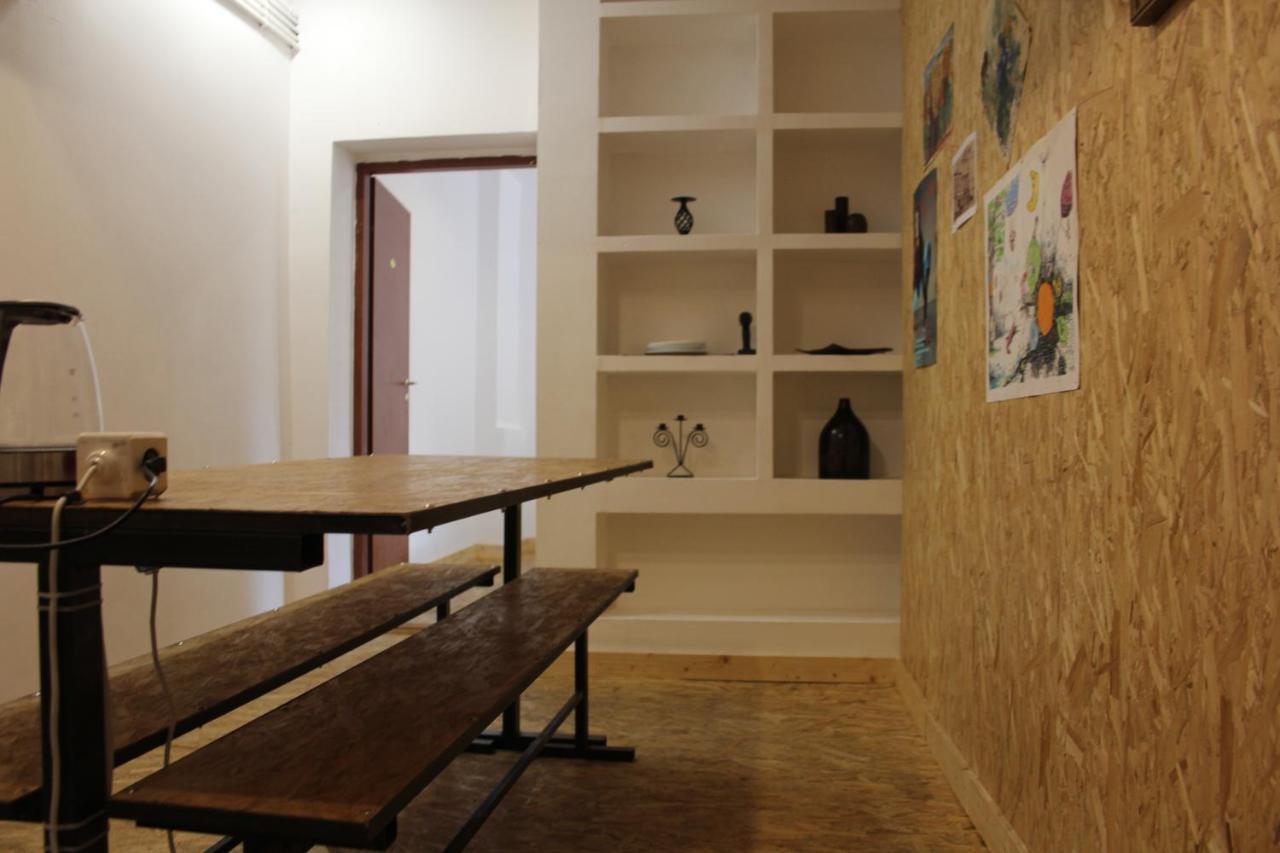 Victoria Poshtel Bucharest Hostel Ngoại thất bức ảnh
