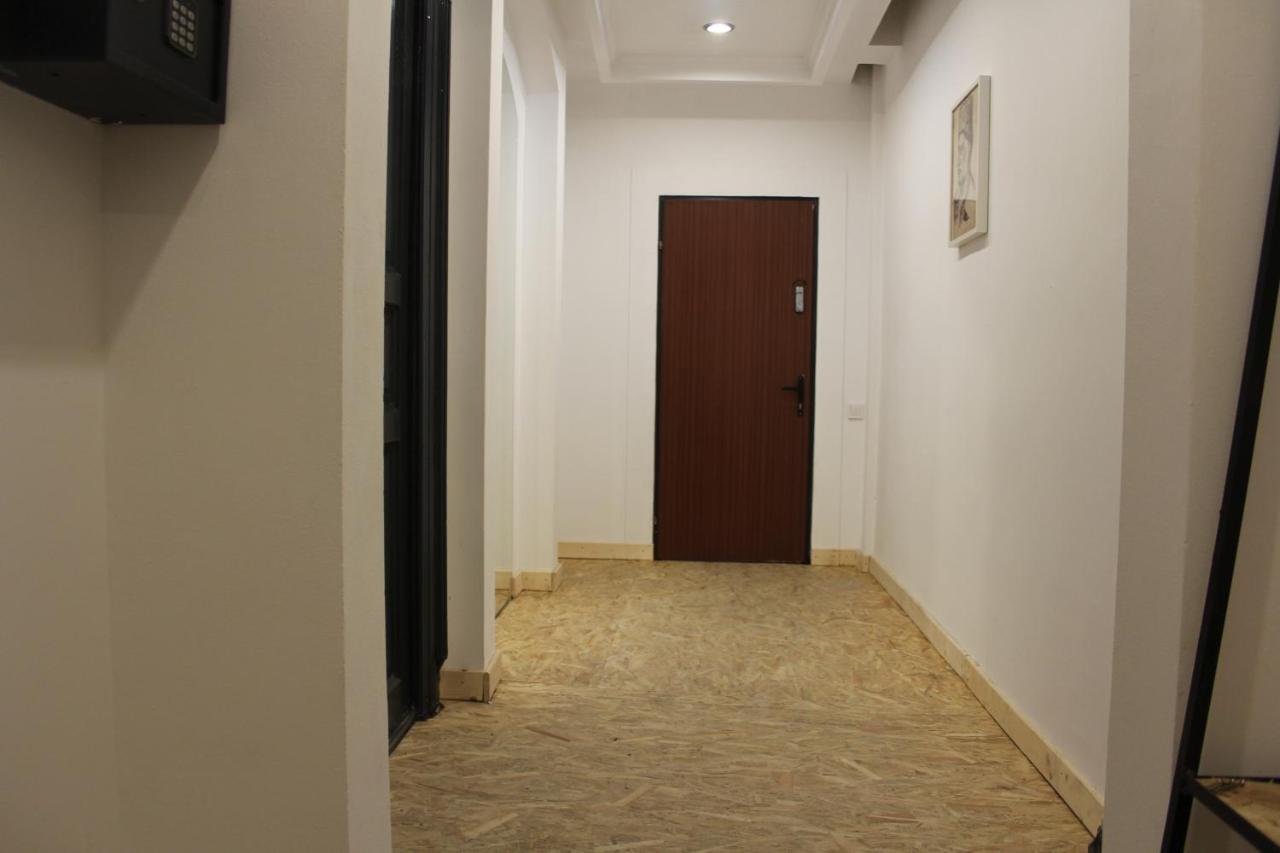 Victoria Poshtel Bucharest Hostel Ngoại thất bức ảnh