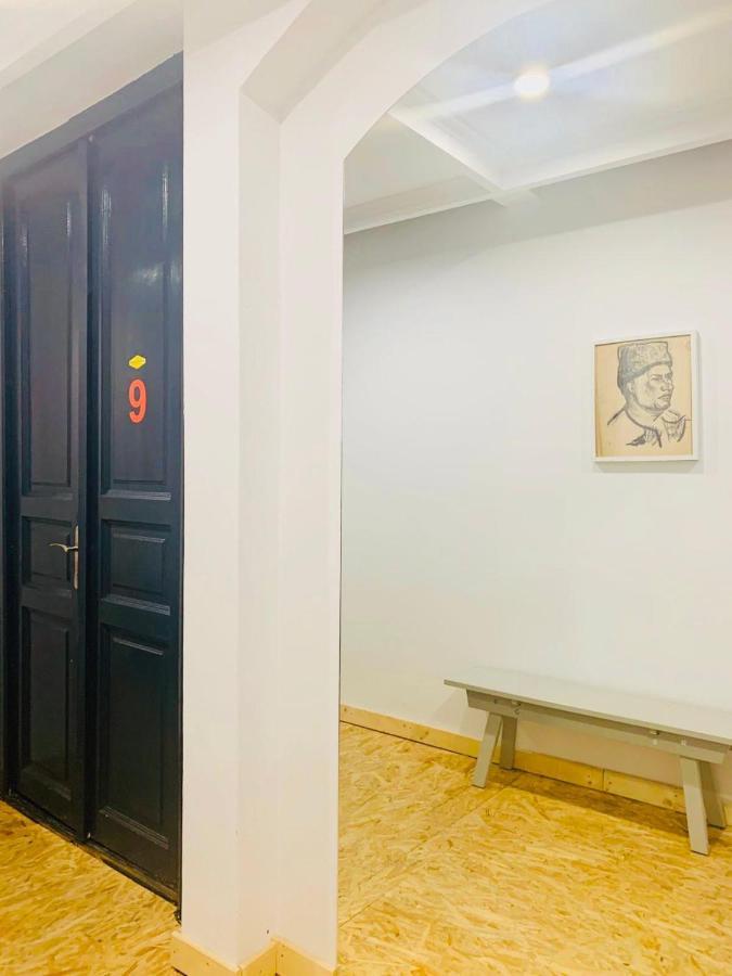 Victoria Poshtel Bucharest Hostel Ngoại thất bức ảnh