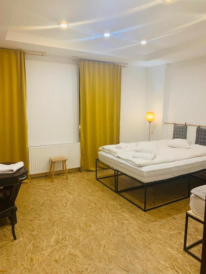 Victoria Poshtel Bucharest Hostel Ngoại thất bức ảnh